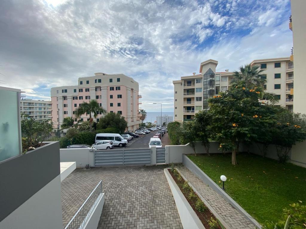 Elephant 2Br Apartment With Terrace, Side Sea View And Pool Access Funchal  Bagian luar foto